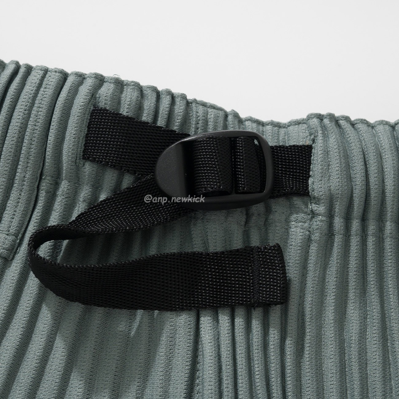 Homme Plissé Issey Miyake Flip Shorts Black Green (15) - www.newkick.vip